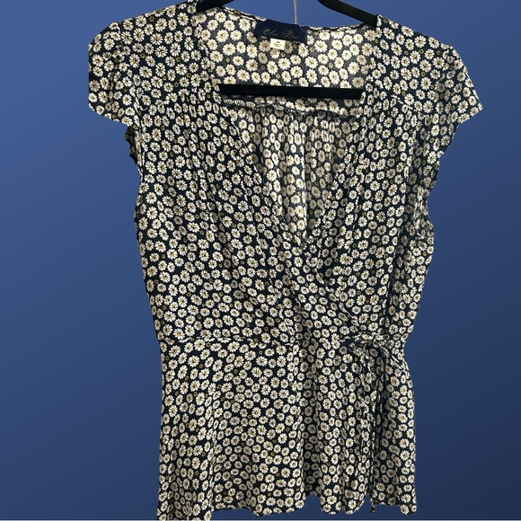 Blue Rain Tops - Blue Rain from Francesca’s - Daisy Floral Wrap Top